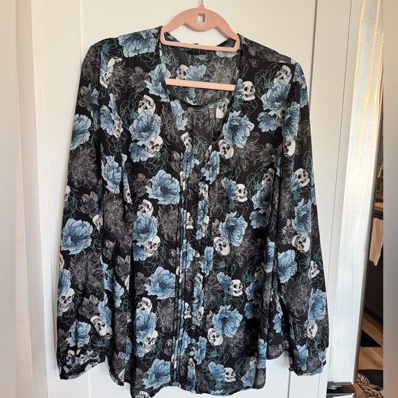 Torrid Floral Skull Blouse Size 2 - Picture 1 of 6